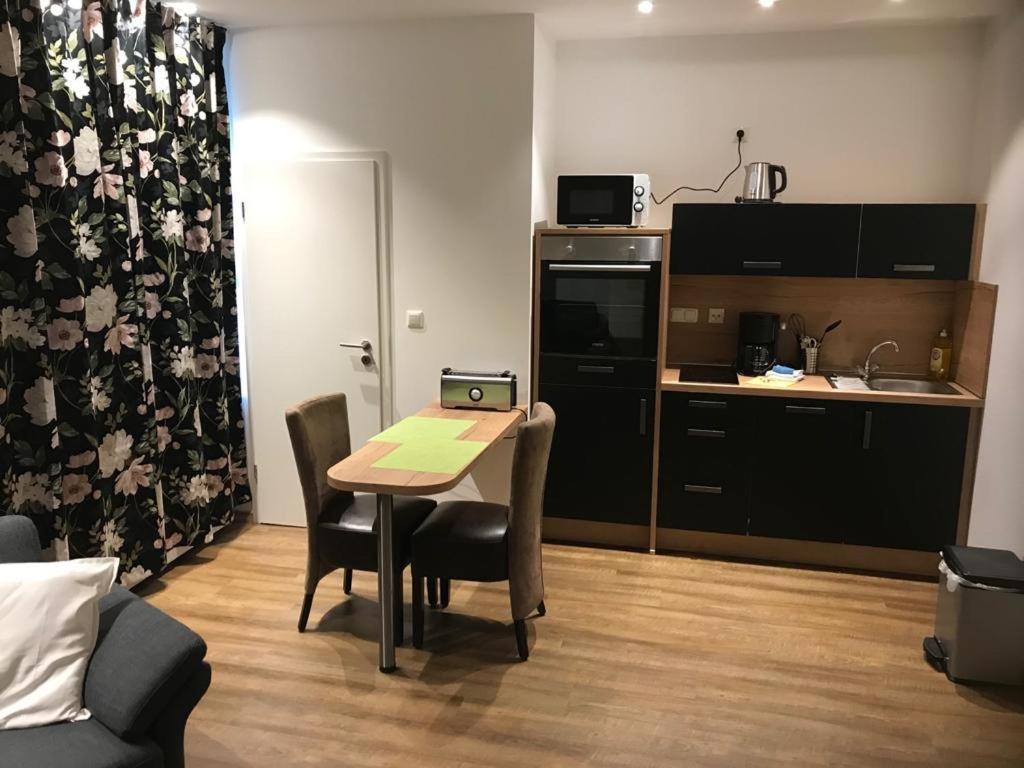 Ferienapartment: An Der Kunstakademie Хаймбах Екстериор снимка